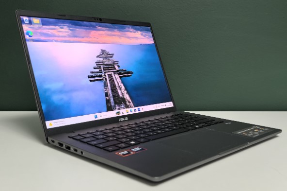 ASUS Vivobook S 14 (M3407H) Laptop Review