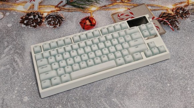 EPOMAKER G84 PRO Gaming Keyboard Review – Comfortable, Beautiful Design