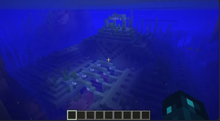 How to find an underwater temple in Minecraft