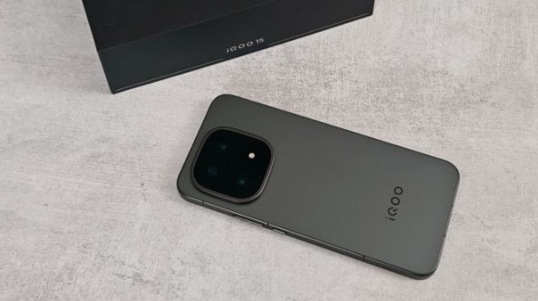 IQOO 15 Smartphone