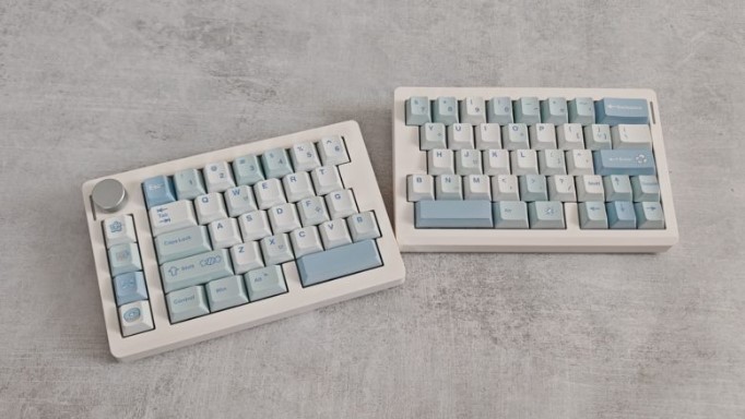 EPOMAKER Split70 Mechanical Keyboard Review – An Unusual, Yet Effective Solution